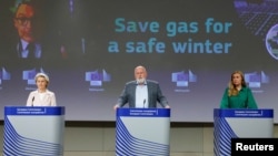 Ursula von der Leyen, Frans Timmermans és Kadri Simson brüsszeli sajtótájékoztatója 2022. július 20-án