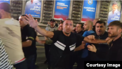 დაპირისპირებისას პოლიციას არცერთი მოძალადე არ დაუკავებია - პირველად გავრცელებულ პრესრელიზში შსს ირწმუნებოდა, რომ "პოლიციამ დაპირისპირების დაწყებისთანავე მიიღო შესაბამისი ზომები ვითარების განმუხტვისა და კონფლიქტის კიდევ უფრო გამწვავების თავიდან აცილების მიზნით."