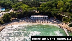 Изкуственият остров се строи срещу Малкия плаж на курорта Св. Св. Константин и Елена до Варна