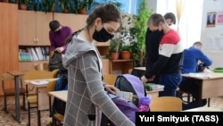 Revenirea la școală reprezintă un scenariu cu o mulțime de necunoscute, la fel ca și manifestările Covid-19.