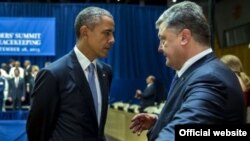 Барак Обама и Петр Порошенко в кулуарах Генеральной Ассамблеи ООН в Нью-Йорке 28 сентября 2015 года. 