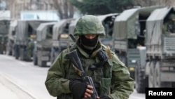 Некоторые источники сообщают о том, что российские вооруженные силы уже вошли на территорию Украины, но, тем не менее, пресс-секретарь российского президента Дмитрий Песков заявил о том, что Владимир Путин еще не принял решение о вводе войск на территорию Украины