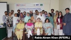 په پاکستان کې د نوې انتخابي قانو په اړه د ښځو د حقونو کارکونکي اداره عورت فونډېشن غړي.