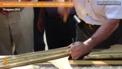 Під Окружним судом забивали цвяхи в труну комунізму