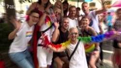 У Празі вперше за підтримки мерії міста пройшов гей-парад (відео)