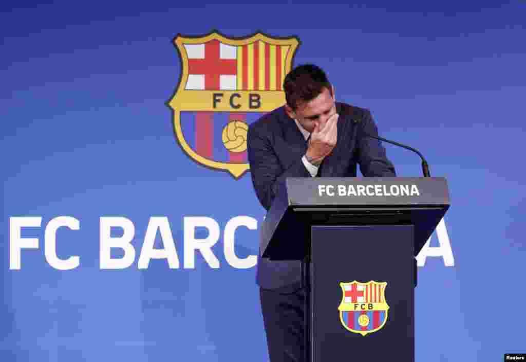 Футболіст Мессі йде з футбольного клубу &laquo;Барселона&raquo;. Барселона, 8 серпня 2021 року
