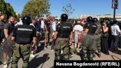 Un cordon al Jandarmeriei în fața cetățenilor și studenților în apropierea locului paradei. 20 septembrie 2025.