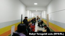 Бишкектеги Балдардын тез жардам ооруканасындагы кезек күтүү. 
