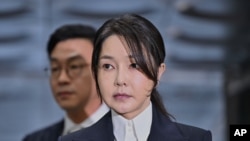 Түштүк Кореянын мурдагы президентинин аялы Ким Кон Хи.
