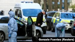 Поліційні експерти працюють на місці нападу, Лондон, 13 квітня 2019 року