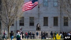 АКШ администрациясынын Гарвард университетине каршы чараларга нааразылыгын билдиргендер. АКШ, 17-апрель 2025-жыл.