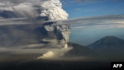 Вулкан Мерапі під час виверження в листопаді 2010 року