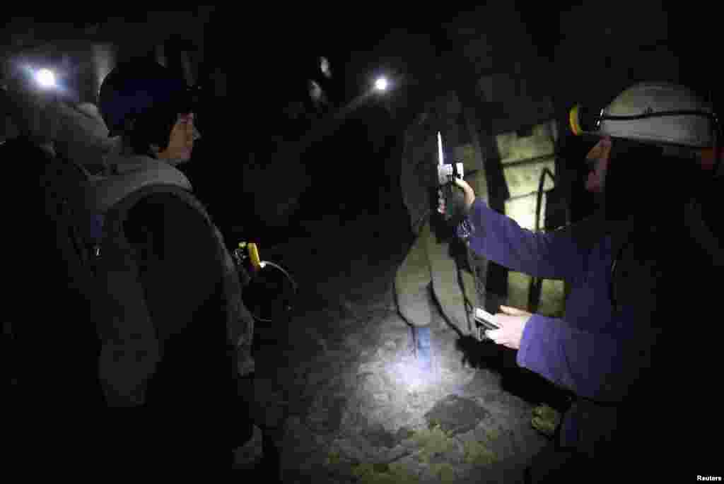 Sakiba Čović (D) i Šemsa Hadžo, 6. mart 2013. Foto: Reuters / Dado Ruvić 