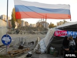 Serbët në Mitrovicë...