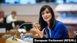 Четвъртият кандидат за еврокомисар от България Мария Габриел на устно изслушване в Европейския парламент за ресора Цифрова икономика и общество през юни 2017 г.