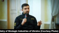 Голова наглядової ради «Укроборонпрому» Давід Ломджарія зауважив, що Сметанін здобув «унікальний досвід роботи та добре знається як на внутрішніх процесах підприємств, так і на організації роботи ОПК на урядовому рівні»