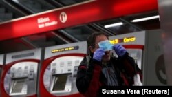 У мадридському метрополітені, квітень 2020 року