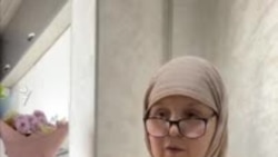 Дилором 20 лет живет с тяжелым диагнозом и зарабатывает на жизнь рукоделием