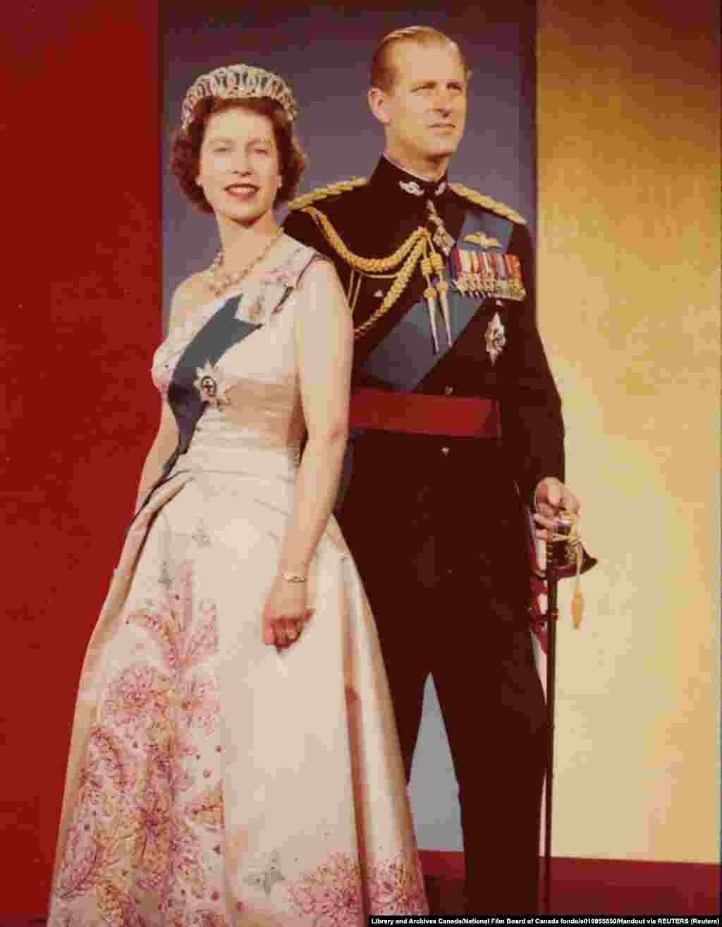 Erzsébet és Fülöp egy portréhoz pózolnak 1959-ben.&nbsp;