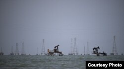 سکوهای نفتی در دریاچۀ ماراکایبو، ونزوئلا