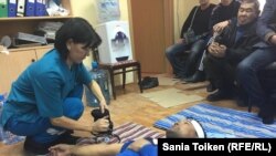 Ачкачылык жарыялагандардын абалына доктурлар көз салууда. Актау, 9-январь, 2017-жыл