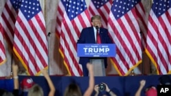 Donald Trump bejelenti indulását támogatói előtt Floridában 2022. november 15-én