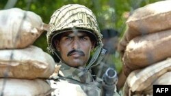 ارتش هند می گوید درگیری ها پس از نفوذ نیروهای پاکستان به کوه های شمال سرینگر و کشتن یک سرباز هندی شروع شد.(عکس:AFP)