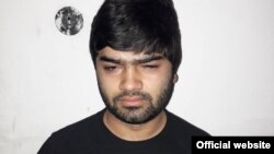 Диловар Гулов, сын Гула Шерали, находится в розыске, сообщили в милиции.