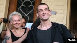 Петро Павленський і Оксана Шалигіна