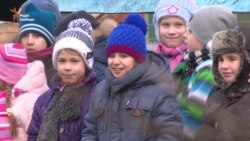 Поліцейські привітали малят столичного дитбудинку з Миколаєм (відео)