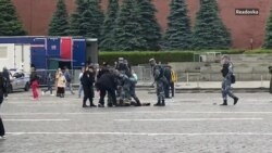 "Перед кремлевским занавесом"