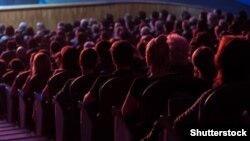 Publika gleda predstavu, ilustrativna fotografija