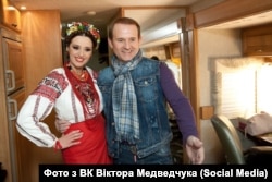 У 2018 році «Схеми» розповіли, що Оксана Марченко – власниця нафтового бізнесу в Росії, що згодом підтвердив і сам Медведчук, додавши, що управляє цим бізнесом він