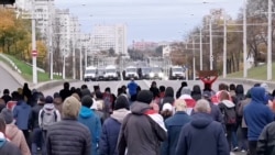 Belarus: zeci de mii de protestatari în pofida amenințării cu muniție de război