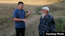 Асан Аманов менен Жолдошбек Жанжигит уулу.