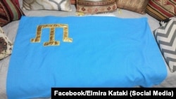 Один із прапорів, які Ельміра пошила у 2017 році