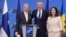 Ministrul finlandez de externe Pekka Haavisto, left, Secretarul general al NATO Jens Stoltenberg și șefa diplomației suedeze Ann Linde, Bruxelles, 5 iulie 2022. 