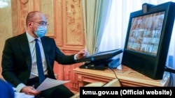 Кожен охочий менш ніж за 5 хвилин може заповнити заявку через застосунок та вебпортал «Дія» або за допомогою національного контакт-центру МОЗ, нагадав Денис Шмигаль