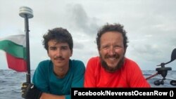 Макс и Стефан на 5 октомври - 24 часа преди да стигнат Барбадос