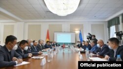 Заседание правительственных делегаций по вопросам делимитации и демаркации кыргызско-узбекской государственной границы. 27 августа 2002 года. 