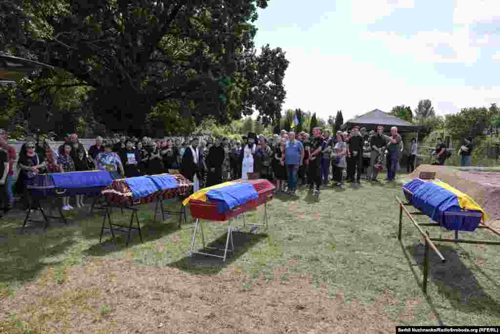 Родина загинула внаслідок російської ракетної атаки на Київ у ніч на 31 липня. Тіла загиблих дістали з-під завалів будинку у Святошинському районі