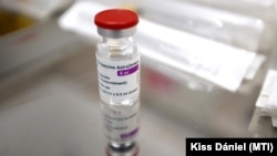 Az AstraZeneca koronavírus elleni oltóanyaga a kaposszekcsői orvosi rendelőben, 2021. március 17-én.