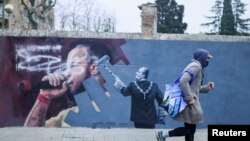 U peticiji španjolskih umjetnika se Španjolska uspoređuje sa zemljama poput Turske ili Maroka, gdje su umjetnici zatvarani.