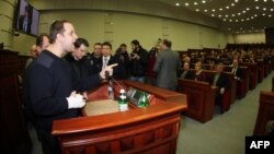 Павло Губарєв на сесії обласної ради в Донецьку, 3 лютого 2014 року