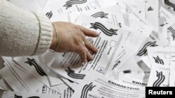 La un centru de votare la Luhansk