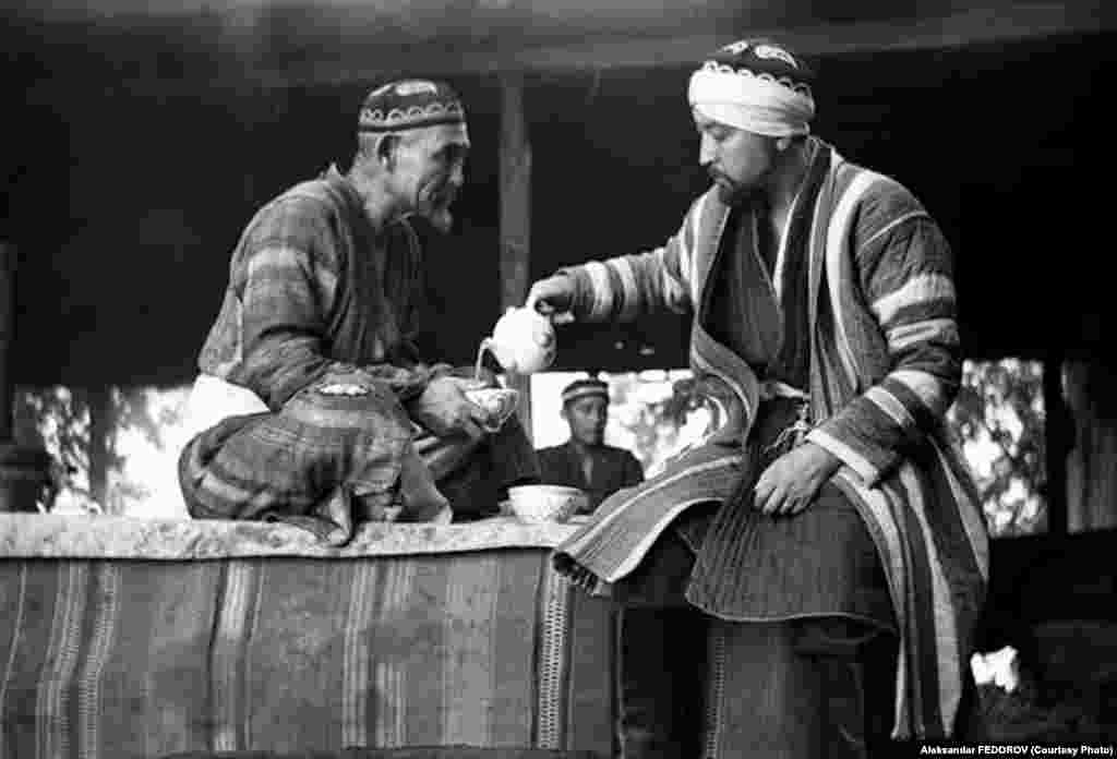 Режиссёр Геннадий Базаров өзү тарткан &quot;Буктурма&quot; тасмасында. 1968-жыл.