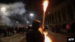 Феєрверки на мітингу в Тбілісі, 11 грудня 2024 року