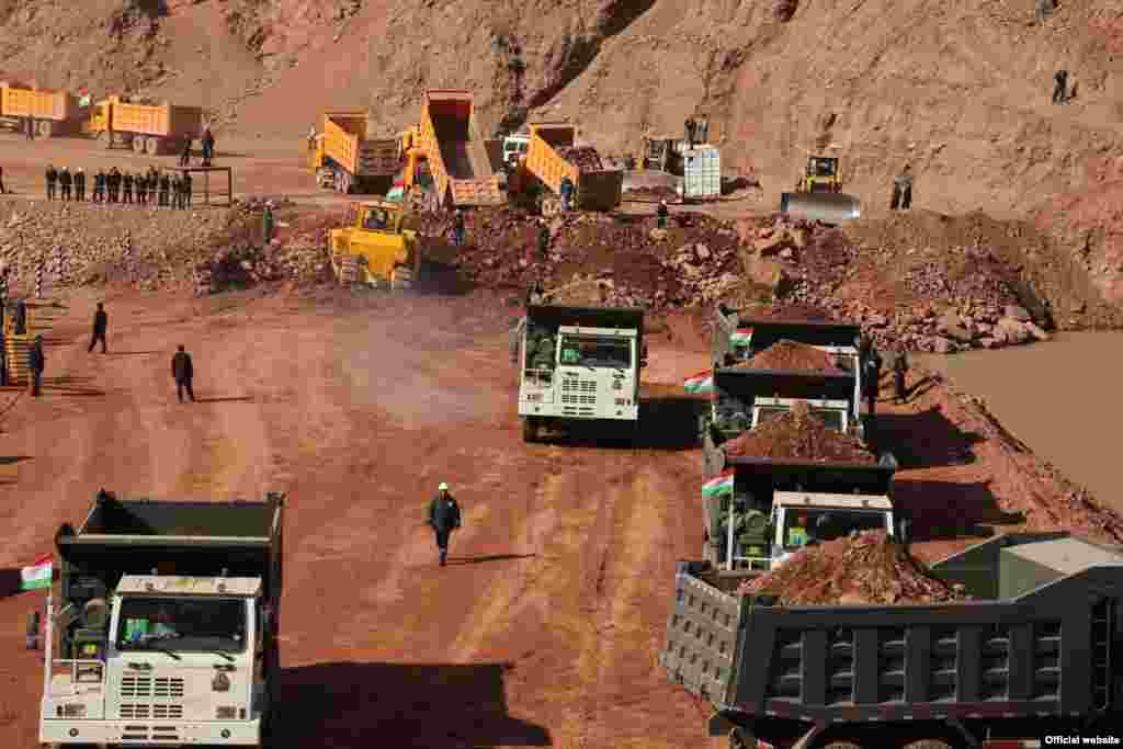 Tajikistan -- The Rogun dam under construction on the Vakhsh river in Rogun, 29Oct2016