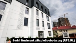 Будинок по вулиці Редутній, 32 біля Києво-Печерської лаври. Експерти наголошують на нелегальних роботах в історичній частині столиці