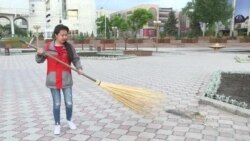 Жибек: Көчө шыпыргандан уялбайм